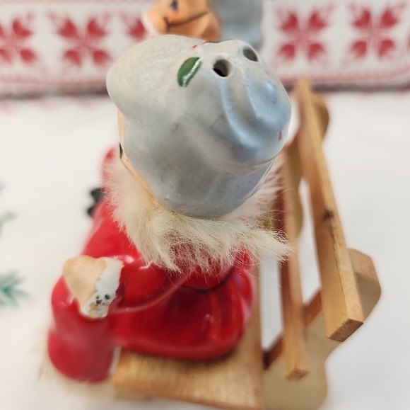 Vtg 1950's Santa & Mrs. Claus Salt & Pepper Shakers - Picture 6 of 12